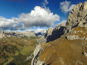 空中白云石山脉盖章山圆形的背景一步加迪纳格罗德内约赫山空中春天景观南<strong>蒂</strong>罗尔