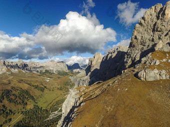 空中白云石山脉盖章山圆形的背景一步加迪纳格罗德内约赫山空中春天景观南<strong>蒂</strong>罗尔