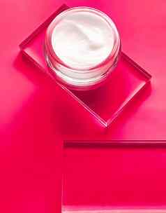 脸奶油保湿霜Jar玻璃粉红色的背景美产品护肤品化妆品科学