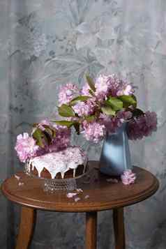复活节蛋糕画鸡蛋花束粉红色的樱花花表格