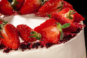 芝士蛋糕草莓蛋糕装饰草莓美味的芝士蛋糕装饰新鲜的草莓特写镜头