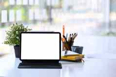 模型数字平板电脑无线键盘盆栽植物文具白色办公室桌子上