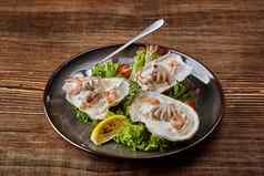 海鲜餐厅厨房健康的熟食店食物牡蛎虾章鱼白色奶油酱汁壳牌牡蛎
