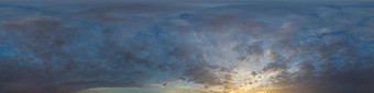 全景黑暗蓝色的日落天空金积云云无缝的Hdr全景球形等角的格式完整的天顶可视化天空更换空中无人机全景照片