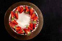 芝士蛋糕草莓蛋糕装饰草莓美味的芝士蛋糕装饰新鲜的草莓