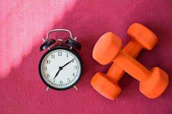 橙色隧道报警时钟粉红色的瑜伽席时间健身首页设备检疫体育纪律