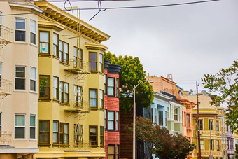 三旧金山行色彩斑斓的房屋西海岸
