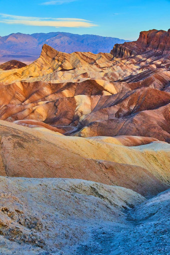 雄伟的色彩斑斓的沉积物山死亡谷沙漠