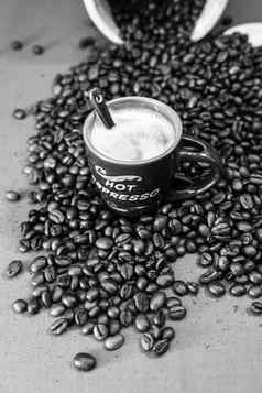 黑色的咖啡杯早餐咖啡概念