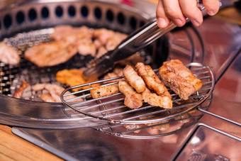 烧<strong>烤肉</strong>猪肉朝鲜文烧烤传统的风格炉子服务餐厅