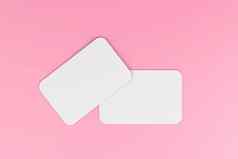 空白白色卡孤立的粉红色的柔和的颜色背景最小的概念上的呈现