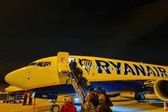 弗罗茨瓦夫波兰8月乘客董事会飞机现代瑞安航空公司飞机瑞安航空公司爱尔兰航空公司最大低成本航空公司欧洲