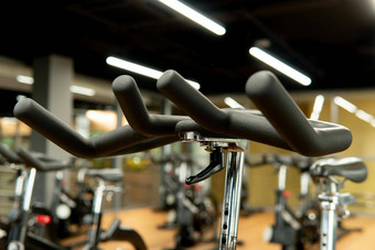模拟器静止的健身房现代手把自行车健身健身锻炼房间锻炼体育运动骑自行车适合身体骑室内教练abdominals钢工具