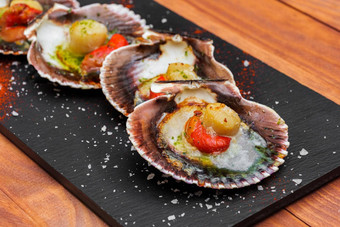 煮熟的扇贝百仕通板岩板物种各种地中海海鲜
