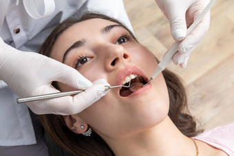 牙科检查dential诊所牙医检查病人牙齿牙科镜子牙科检查