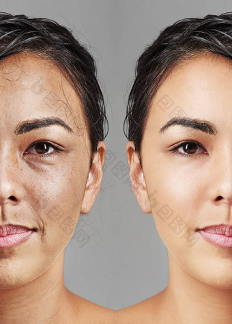 过程老化工作室拍摄女士脸减少了一半一边一边年轻的湿头发灰色的背景