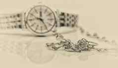 配件珠宝时尚女孩黄金环项链原始手表