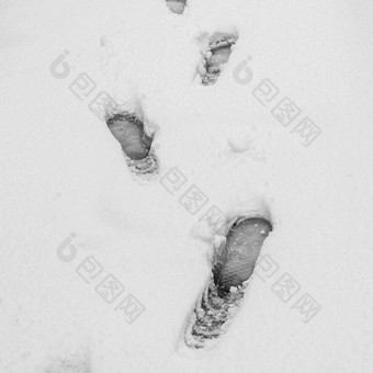 雪汽车早....冬天季节冰冷的汽车冬天概念冻汽车路布加勒斯特罗马尼亚