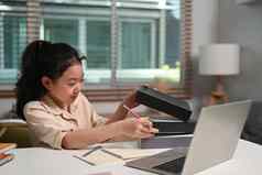 亚洲学校女孩研究在线电脑移动PC首页