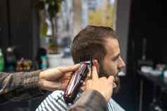 主理发店使男人的休闲中心头发限幅器