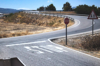 停止标志标记路双向十字路口农村农村场景