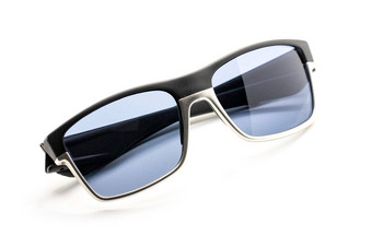 图像现代时尚太阳镜孤立的白色背景眼镜