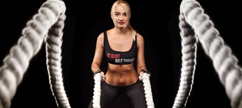 <strong>战斗</strong>绳子会话有吸引力的年轻的适合健美的女运动员工作功能培训健身房锻炼<strong>战斗</strong>绳子健身锻炼动机