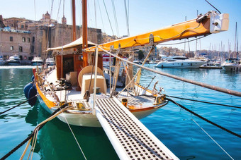奢侈品帆船停泊地中海港跳板扩展