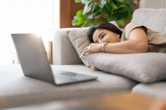 美亚洲女人看视频系列移动PC电脑幸福的床上首页