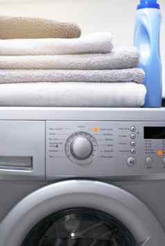 完美的功能洗衣拍摄洗机折叠毛巾洗涤剂前
