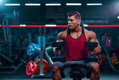 健美运动员运动员男人。哑铃泵肌肉健身房残酷的强大的肌肉发达的的家伙健身锻炼健身概念