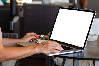 电脑屏幕空白模型手工作移动PC白色背景广告联系业务搜索信息桌子上市场营销有创意的设计
