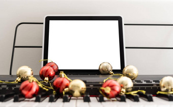 黑色的白色计划键平板电脑屏幕黑色的孤立的背景特写镜头横幅模拟概念在线课程游戏fortepiano圣诞节