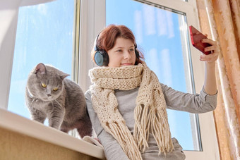 13岁以下的女孩针织羊毛围巾猫冬天窗口