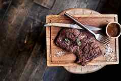 牛肉牛排一块烤烧烤牛肉腌制香料