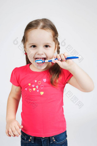 微笑女孩刷牙牙齿健康