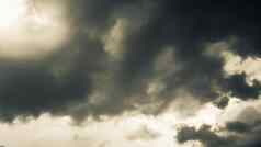 黑暗云天空黑色的模式云龙卷风飓风雷雨重云雨