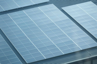 特写镜头安装太阳能面板好源可再生替代能源