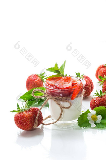 甜蜜的自制的<strong>酸奶草莓</strong>小时新鲜的<strong>草莓</strong>玻璃杯