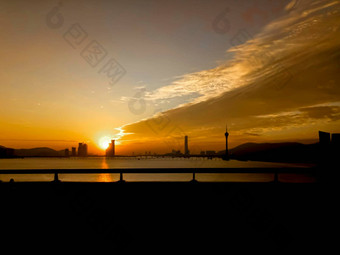城市景观澳门著名的旅行塔橙色日落天空河澳门亚洲