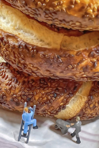 传统的土耳其早餐餐土耳其百吉饼simit微型工人