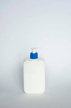大白色化妆品塑料瓶泵自动售货机泵蓝色的帽白色背景液体容器过来这里乳液奶油洗发水浴泡沫