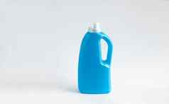 蓝色的塑料瓶站白色背景护发素液体粉洗能力空间复制布局标志应用程序