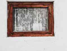 乡村窗口白色花边窗帘古董窗口难看的东西水泥墙