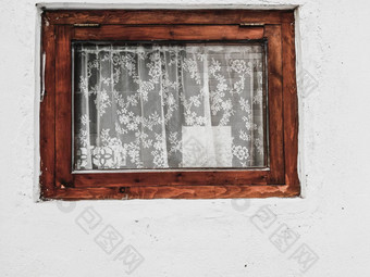 乡村窗口白色花边窗帘古董窗口难看的东西水泥墙