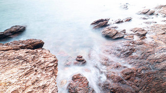长<strong>曝光</strong>海光滑的波岩石景观自然海景假期假期季节时间放松旅行