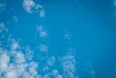 蓝色的天空背景白色云摘要季节天气