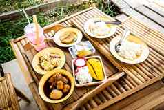 泰国午餐当地的食物对象生活或低煮熟的蛋猪肉甜蜜的棕色（的）汤
