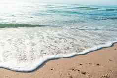 关闭波沙子海滩海泡沫特写镜头海波泡沫海滩沙子假期夏天背景