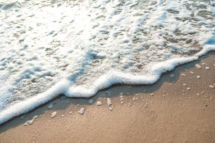 关闭波沙子海滩海泡沫特写镜头海波泡沫海滩沙子假期夏天背景